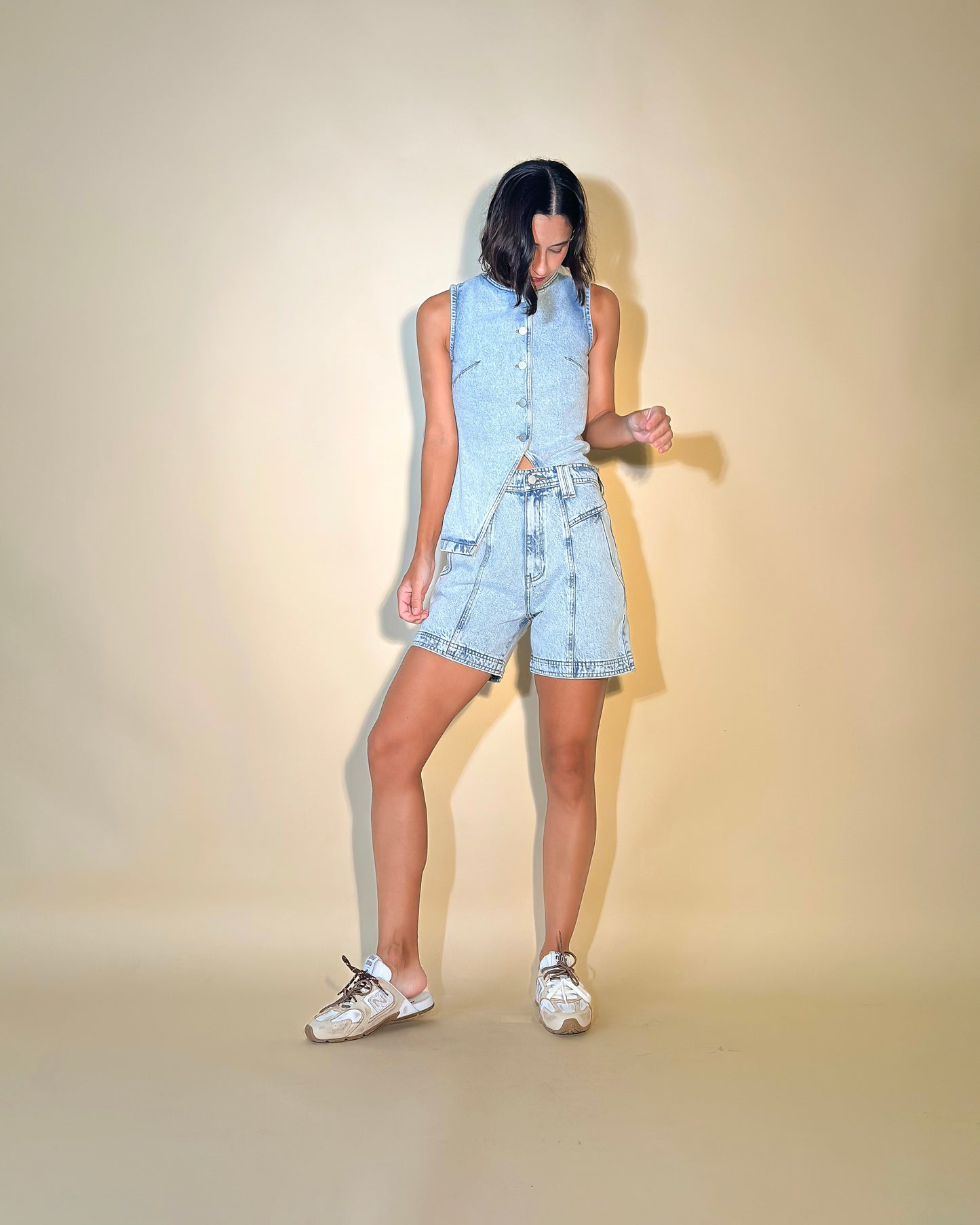 WALKING JEAN SHORTS