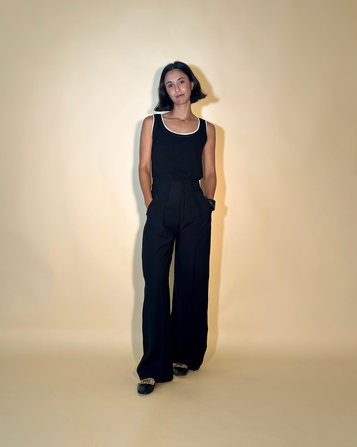 BLACK TSHIRT WITH BEIGE RIB